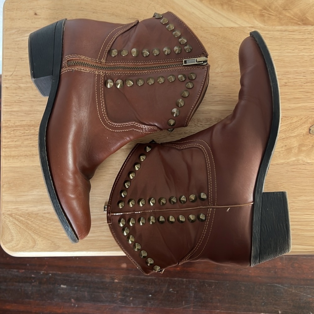 Rock & Republic Billie Cognac Studded Ankle Boot Size 10